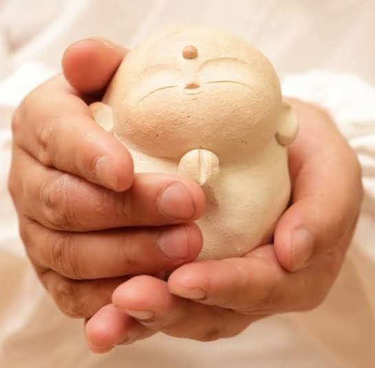 手の中に納まるつちぼとけ